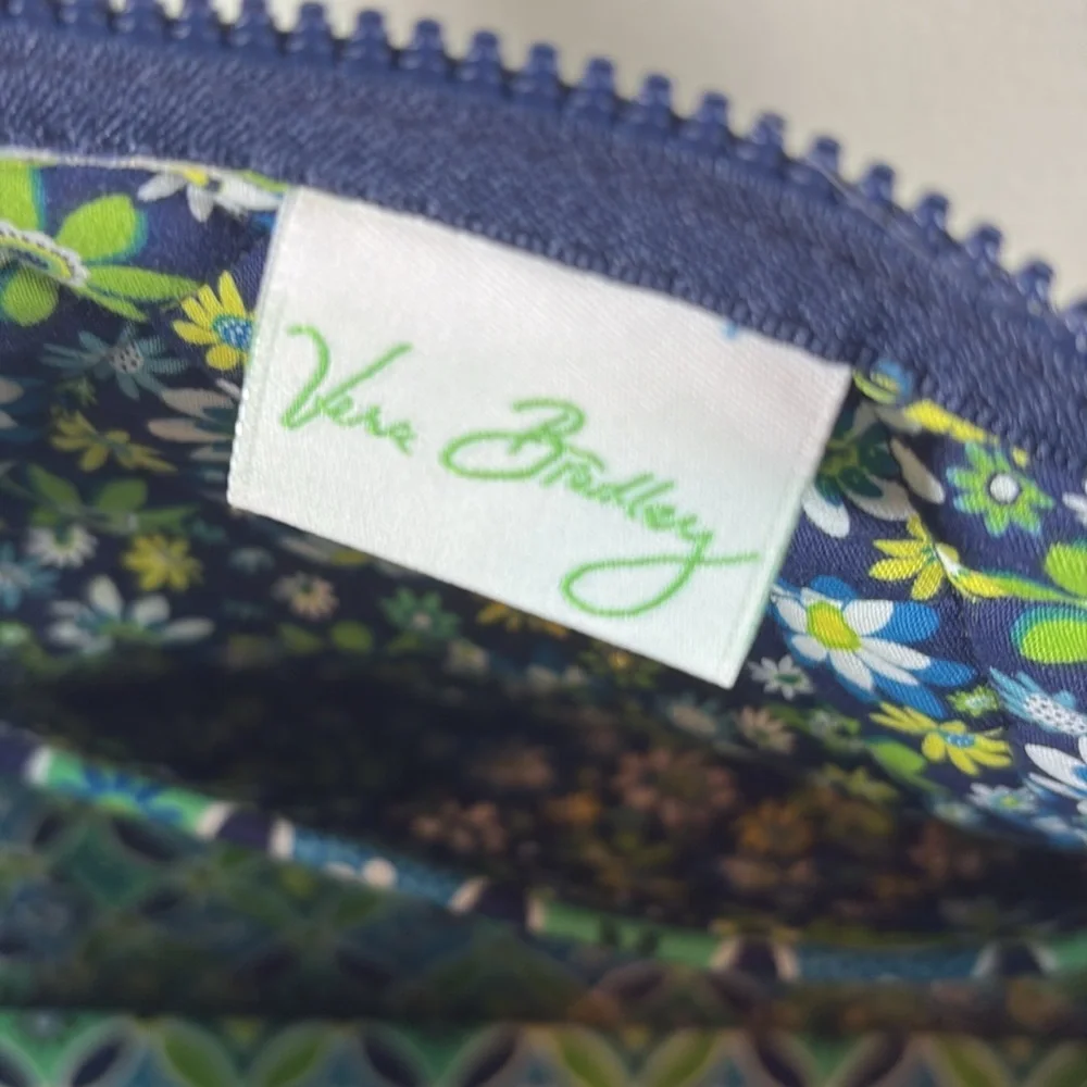 Vera Bradley Daisy Miller bag tote. In very good pre owned condition. - Picture 5 of 7